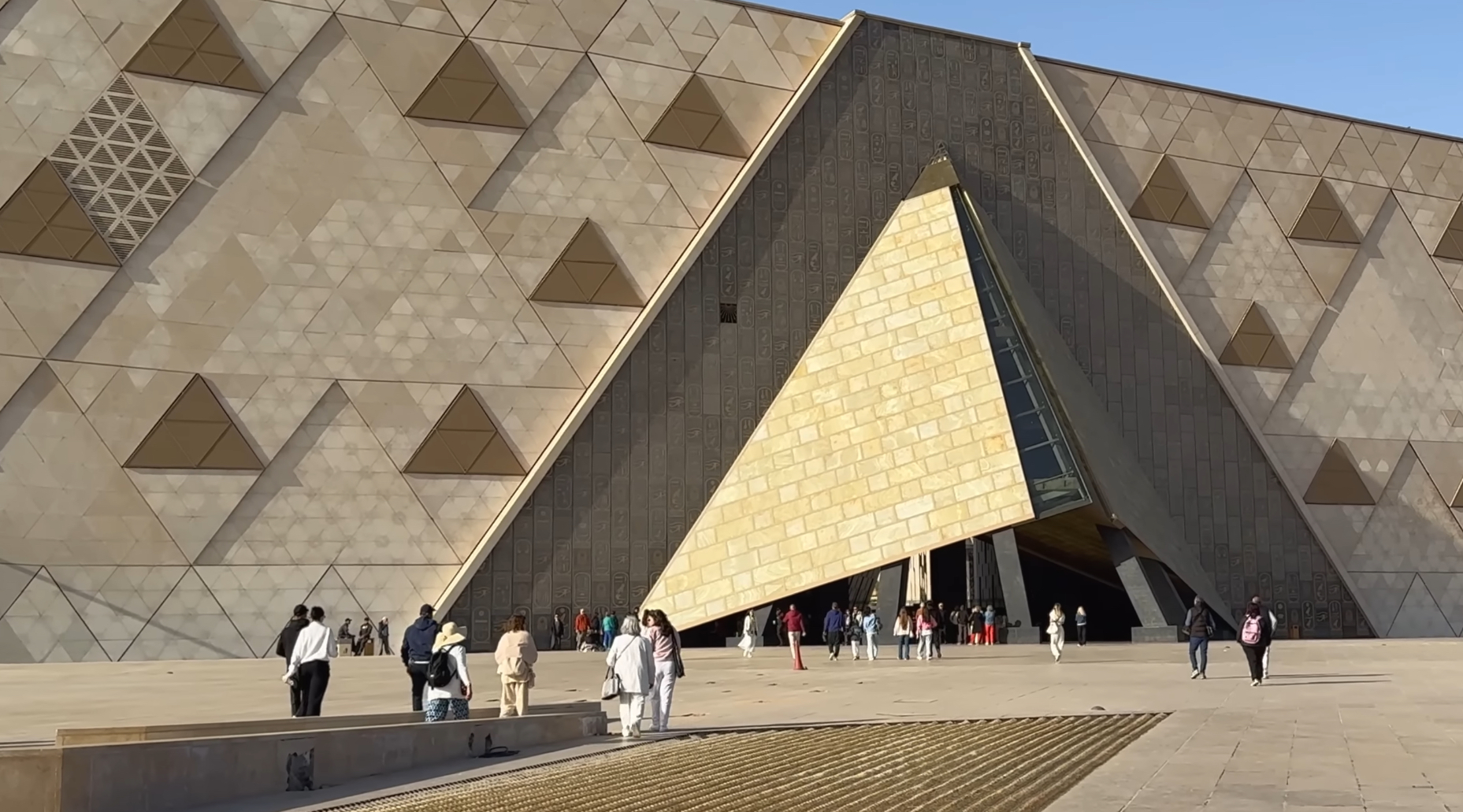 Cairo - New Museum, Sphinx, Pyramids