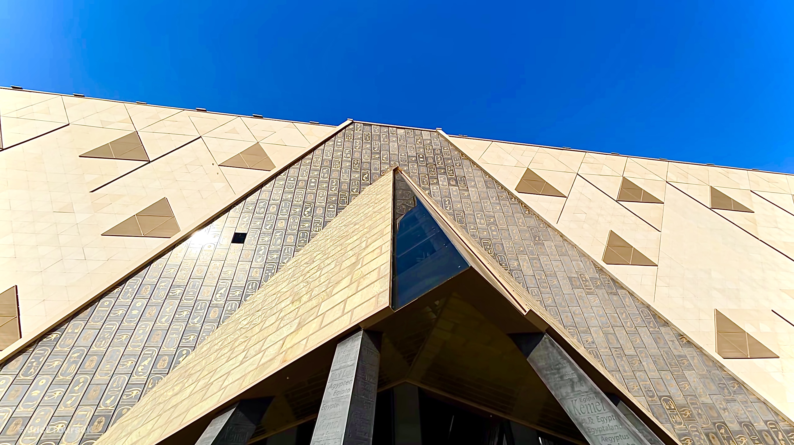 (Mini-Group) Cairo - New Museum, Sphinx, Pyramids